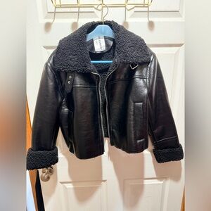 Stylish Black Jacket with Fleece Trim